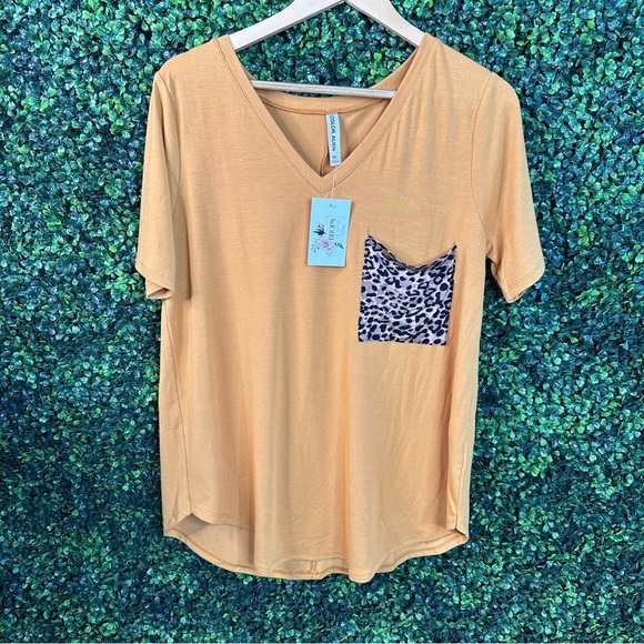 Cheetah pocket tee shirt nwt - Picture 1 of 4